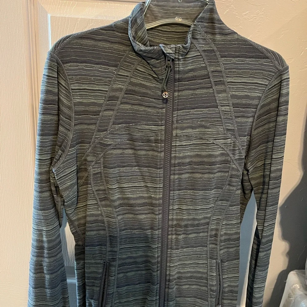Lululemon jacket! Size 10 - Picture 1 of 1